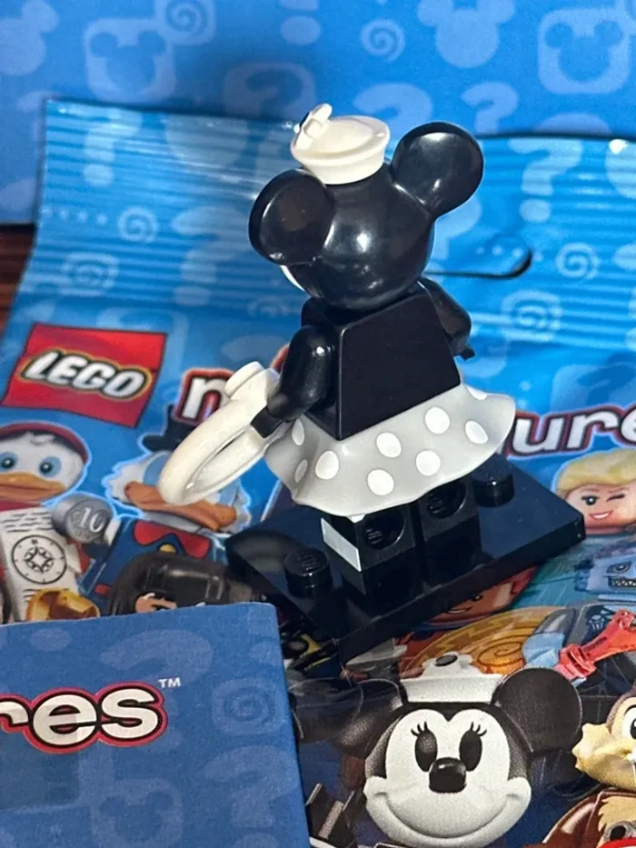 Figurine Lego Vintage Minnie , série 71024, Minnie, Disney, Series 2 - photo numéro 3