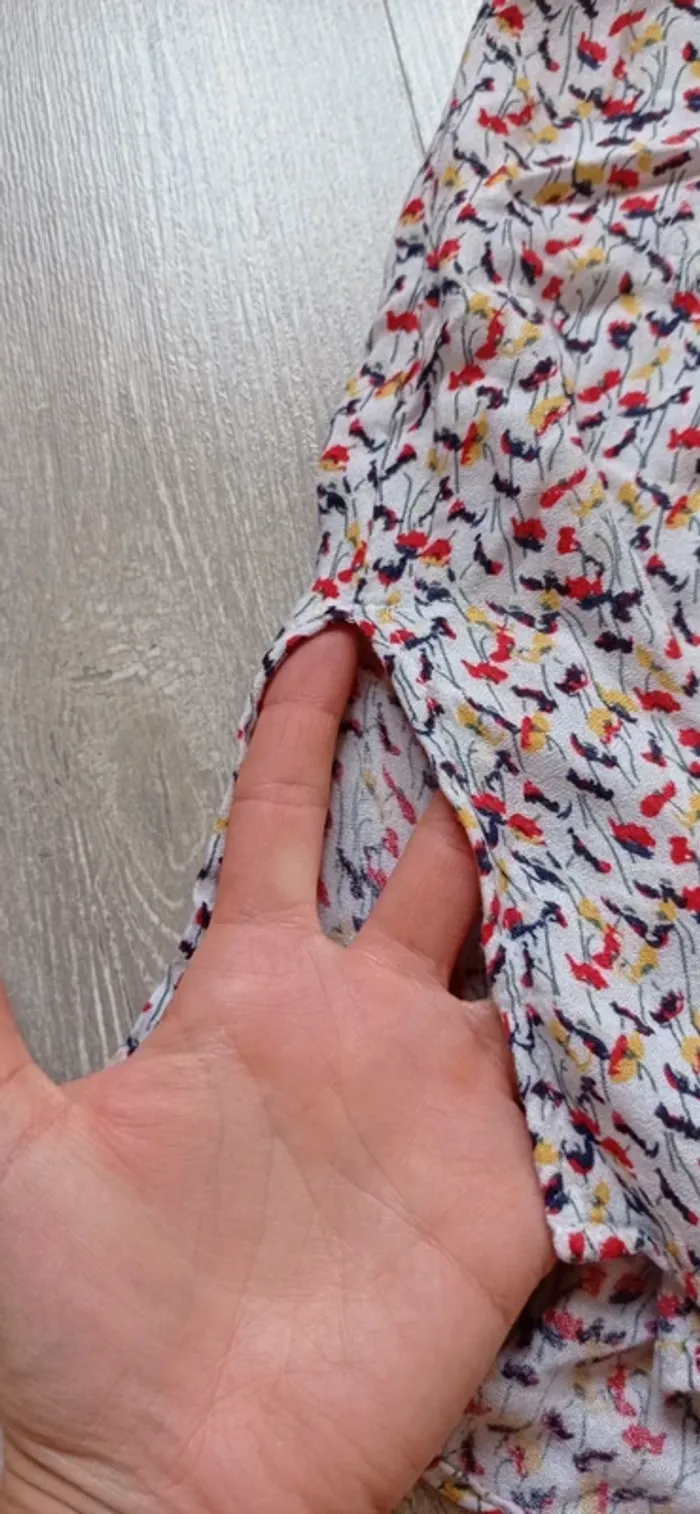 Camaïeu blouse à fleurs
Taille 38
Très bon état légère - photo numéro 3