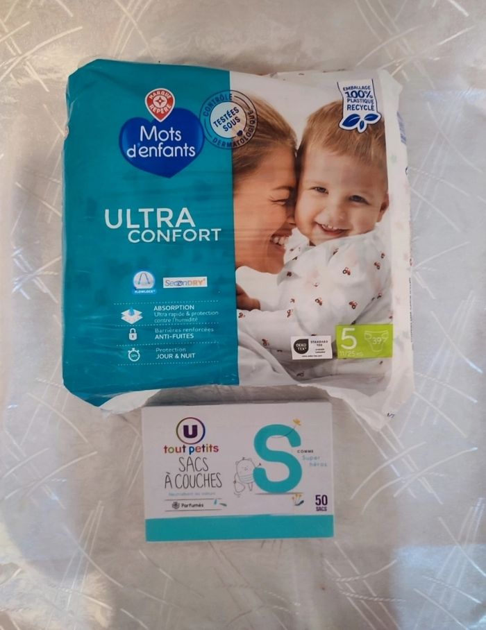 Paquet de 39 couches taille 5 marque mots d'enfants avec boîte de 50 sacs a couches parfumés