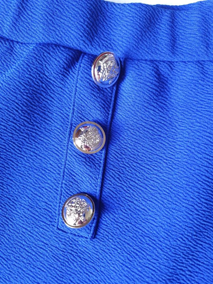 Mini jupe bleu roi à boutons - photo numéro 3