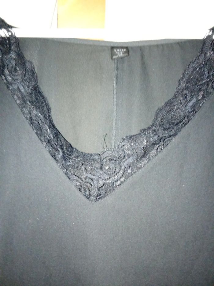 Blouse noire col en V avec dentelle Shein taille 42 - photo numéro 3
