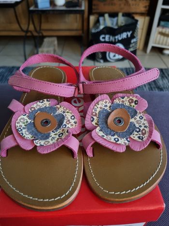 Sandalettes kickers neuves taille 34