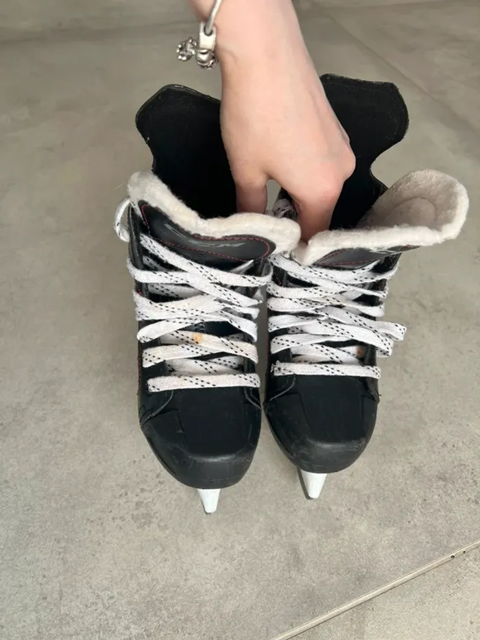 Patins à glace de hockey CCM - photo numéro 3