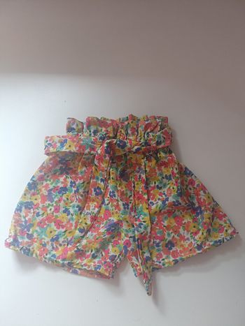 Short imprimé floral avec ceinture