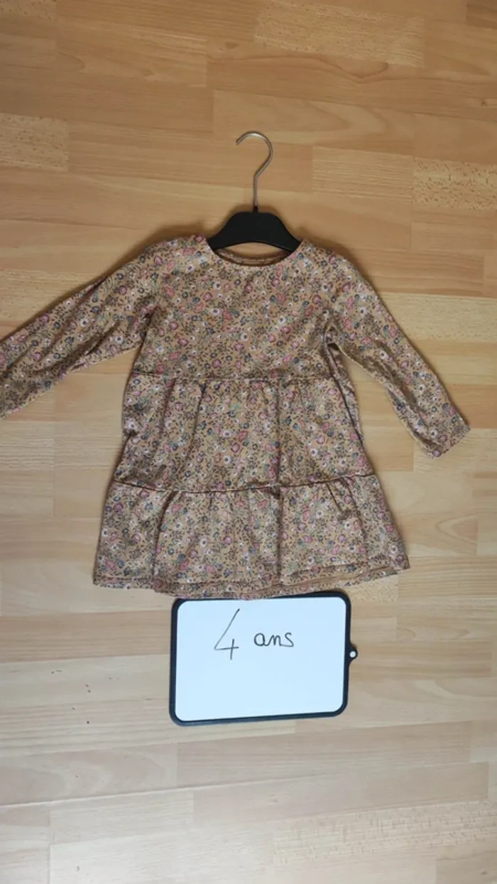 Robe et cardigan taille 4 ans - photo numéro 3