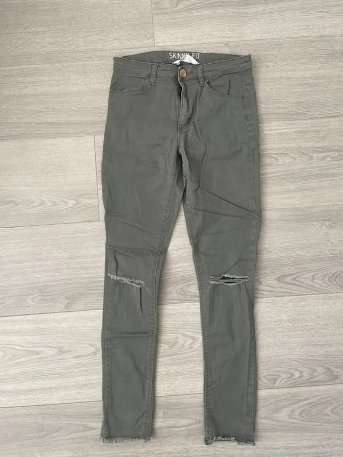 Pantalon skinny effet troué