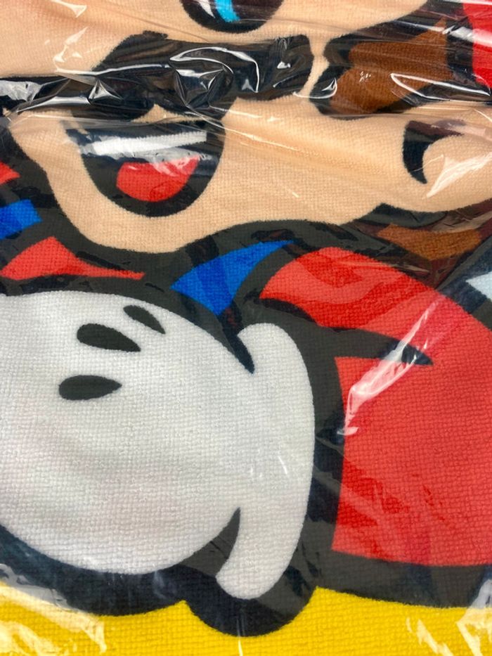 Super Mario Officiel Serviette de plage douce en microfibre NЕUF (prix normal: 19eur) - photo numéro 2