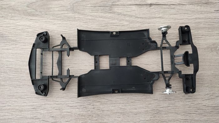 Châssis inférieur pièce détachée miniature Chevrolet Corvette C5 1997 Burago Bburago 1/18 #B65