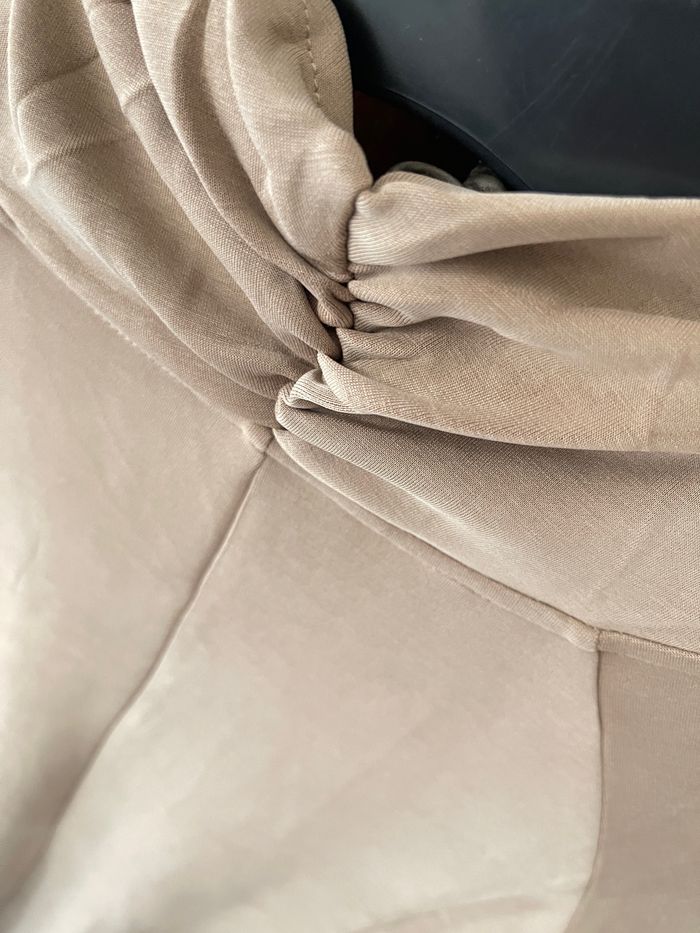 Robe beige tissu spécial douce - photo numéro 3