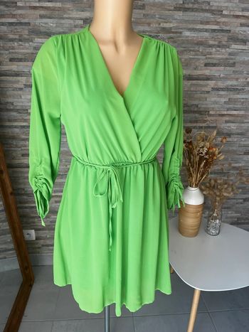 Robe verte couleur vive