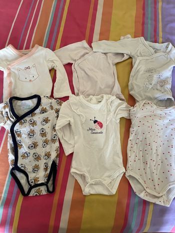 Lot 22 Vêtement fille 1 mois