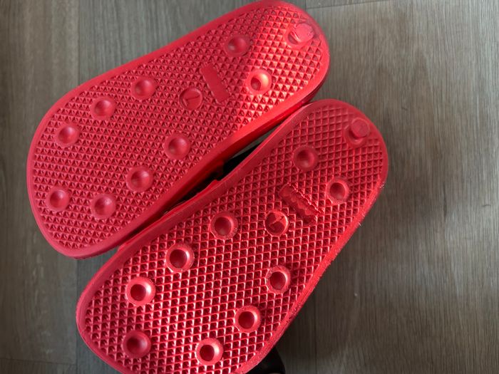 Claquettes motifs Spiderman - photo numéro 2