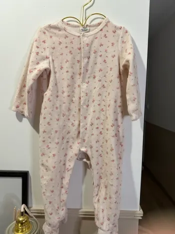 Pyjama tape à l’œil ouverture devant 23 mois rose pale liberty