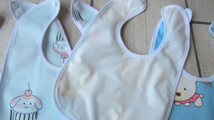 Lot de 4 bavoirs - photo numéro 2