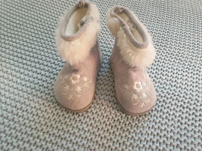 Bottes grises - photo numéro 2