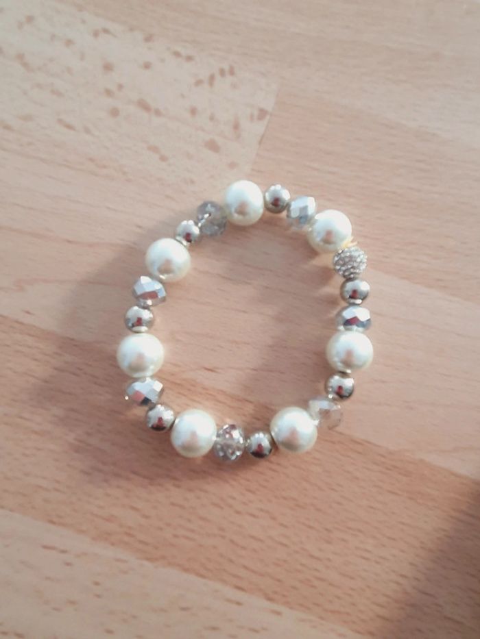 Bracelet fantaisie blanc et gris