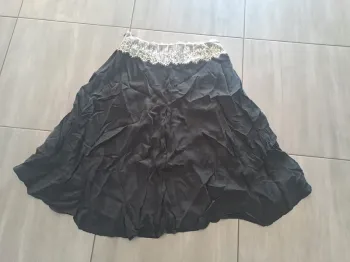 Jupe mi longue effet satiné noir et dentelle blanche NafNaf 40