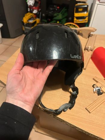 Casque de ski taille s doit 48-52cm