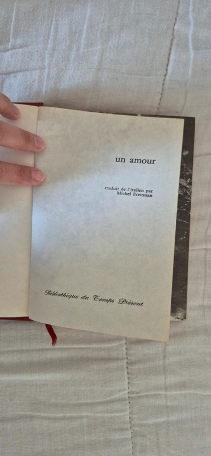 Livre un amour de Dino Buzzati - photo numéro 2