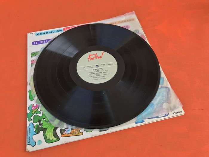 Album 2 Vinyles 33 tours  Cendrillon, Le Petit Poucet, Le Vilain Petit Canard - photo numéro 2