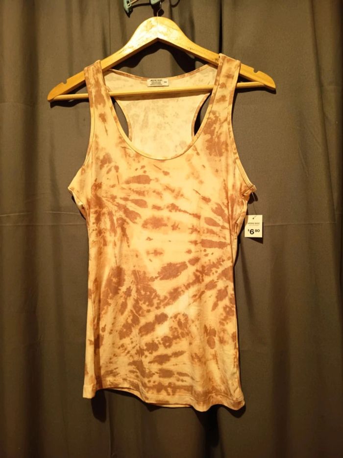 Débardeur femme. Marque Ardene basic . Taille M . Matière très douce , polyester et elasthane.
