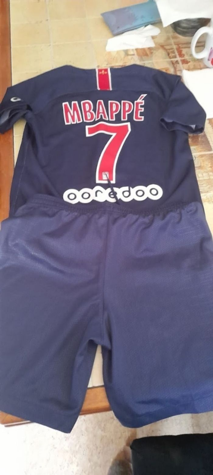 Ensemble Fila et nike - photo numéro 3