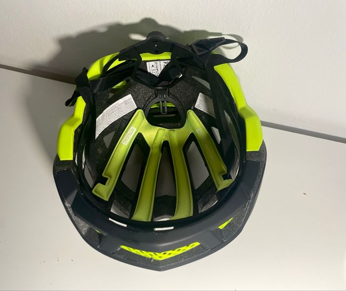 Van Rysel Lightweight Cycling Helmet - Size Adult