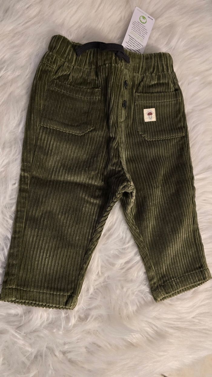 Neufs (non portés)🏷🏷🏷💙🤩😍 superbe ensemble teeshirt ml et pantalon velours 9 mois garçon 💙😍🤩 - photo numéro 4