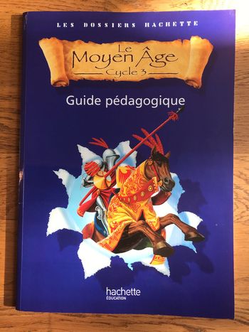 Les Dossiers Hachette Histoire Cycle 3 - Le Moyen-Âge - Guide pédagogique + Photofiches