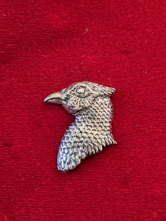Pin's en étain tête de faisan signé Brown