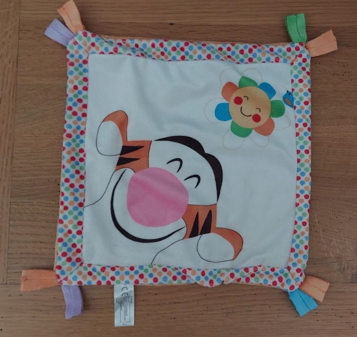 Doudou plat carré Tigrou imprimé fleur Disney - Nicotoy
- photo numéro 1