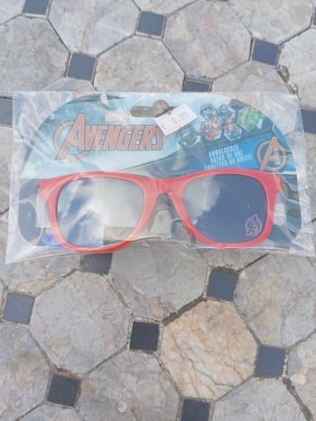 Lunette de soleil avengers 
