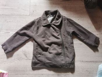 Veste grise bouloché 24 mois kiabi