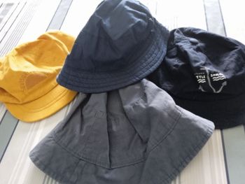 Lot chapeaux casquettes