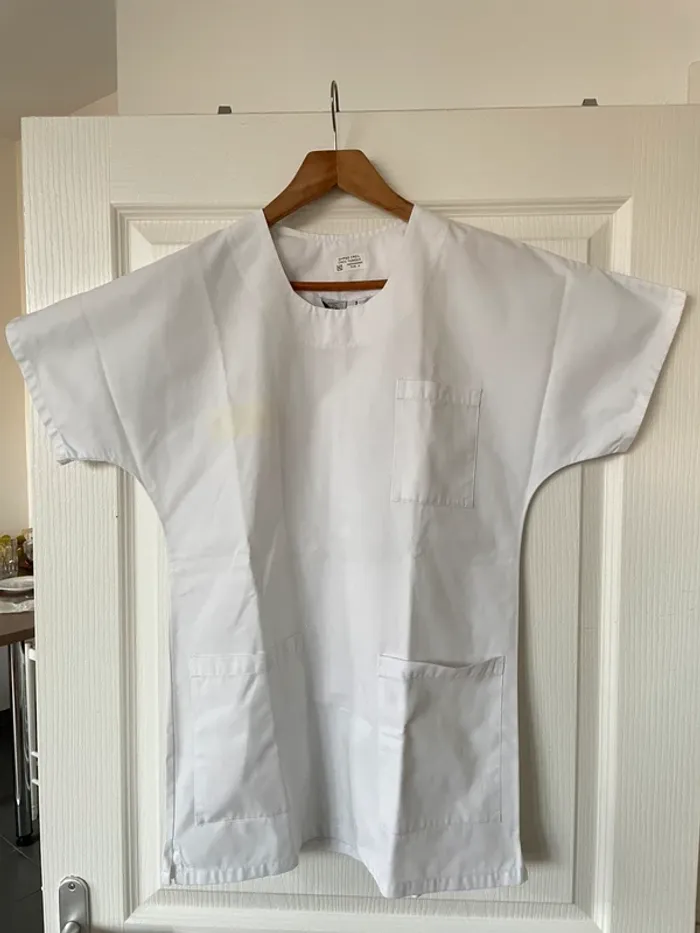 Veste infirmière hôpital blanche, aide-soignant/e