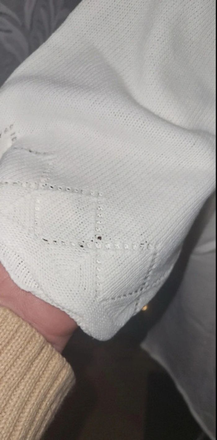 Haut blanc en maille ajourée – Élégance et légèreté - photo numéro 3