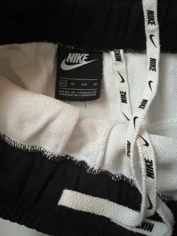 Short bermuda Nike taille XS - photo numéro 3