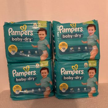 Lot de 4 Pampers baby-dry taille 6 (136 couches )