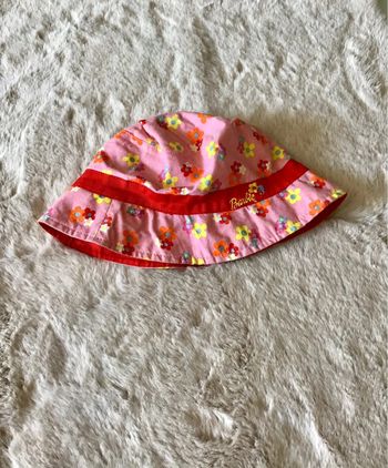 Chapeau bob marque Barbie 52 soit 3/4 ans ans 0623)