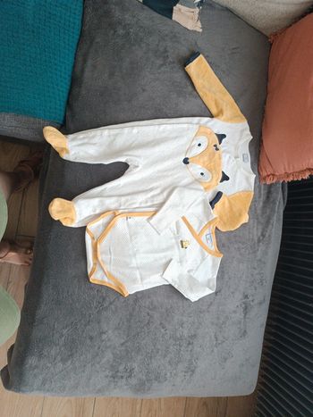 Lot pyjama et bodie