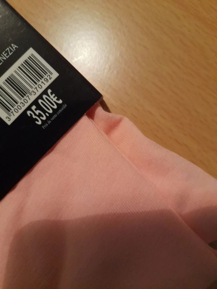 T-shirt rose avec col en dentelle taille M/L - photo numéro 3