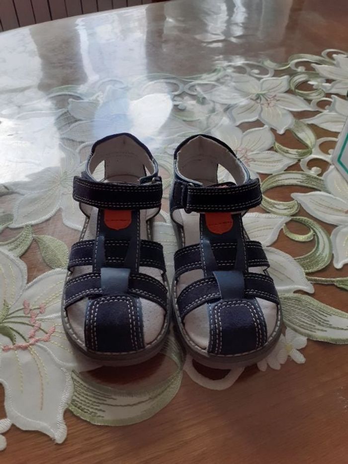 Sandales