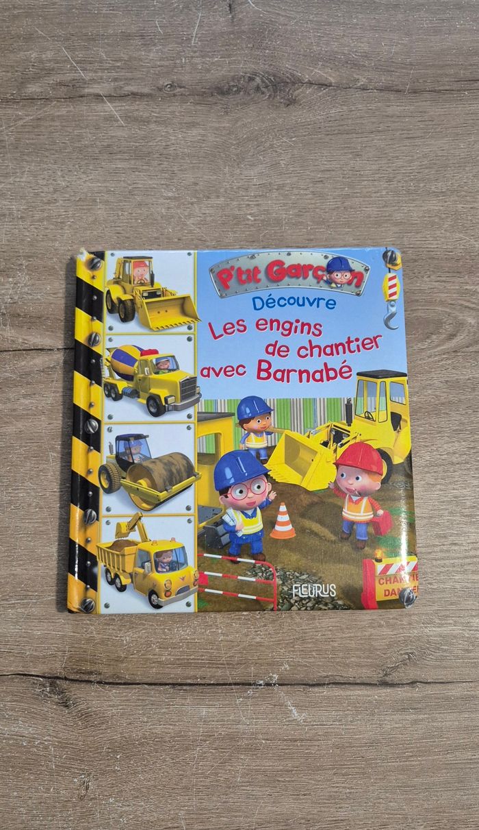 P'tit Garçon Découvre les engins de chantier - photo numéro 1