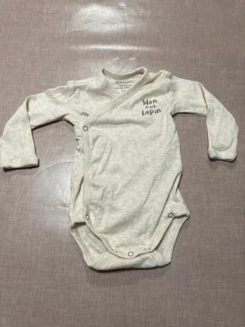 Body croisé manches longues bébé 3 mois Bout’Chou coton bio – Mon p’tit lapin beige