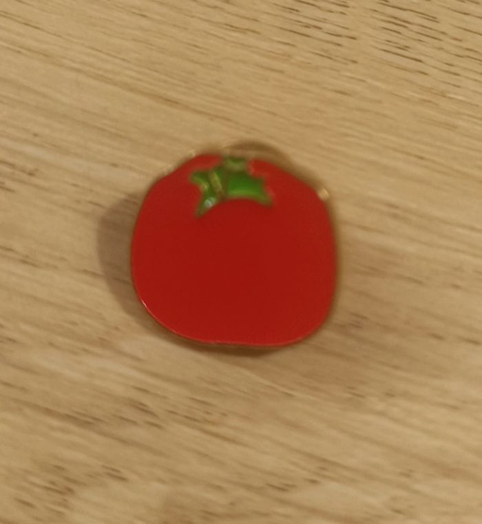 Pin's tomate - photo numéro 2