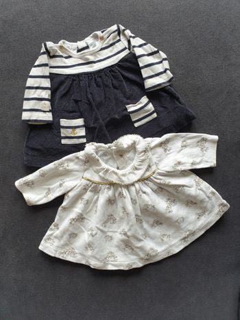 2 robes Petit Bateau 1 mois