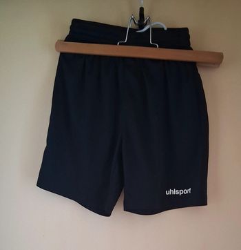 Short Uhlsport taille 8/10 ans