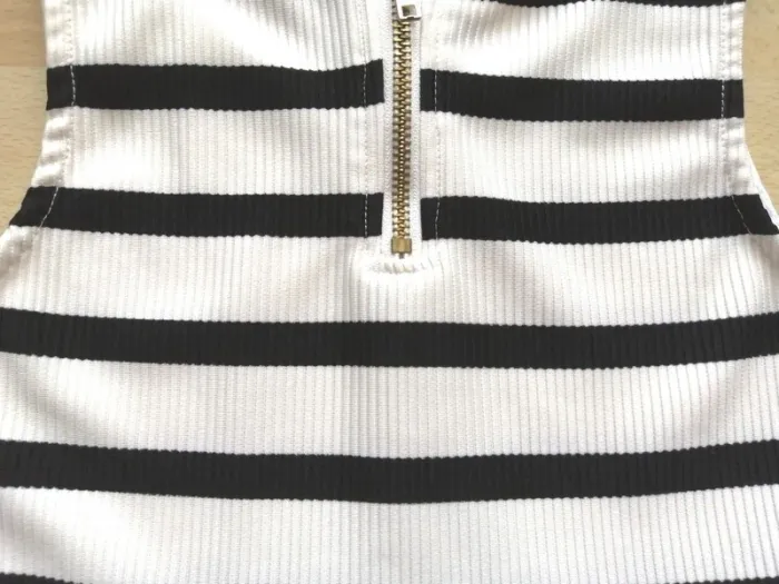 Robe à rayures noire et blanche H&M 6 ans - photo numéro 5