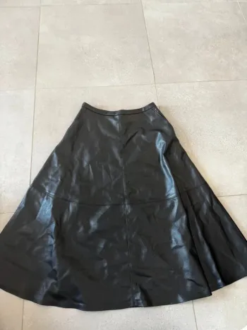 Jupe longue noir H&M edition, taille 40, très bon état, 38x83cm