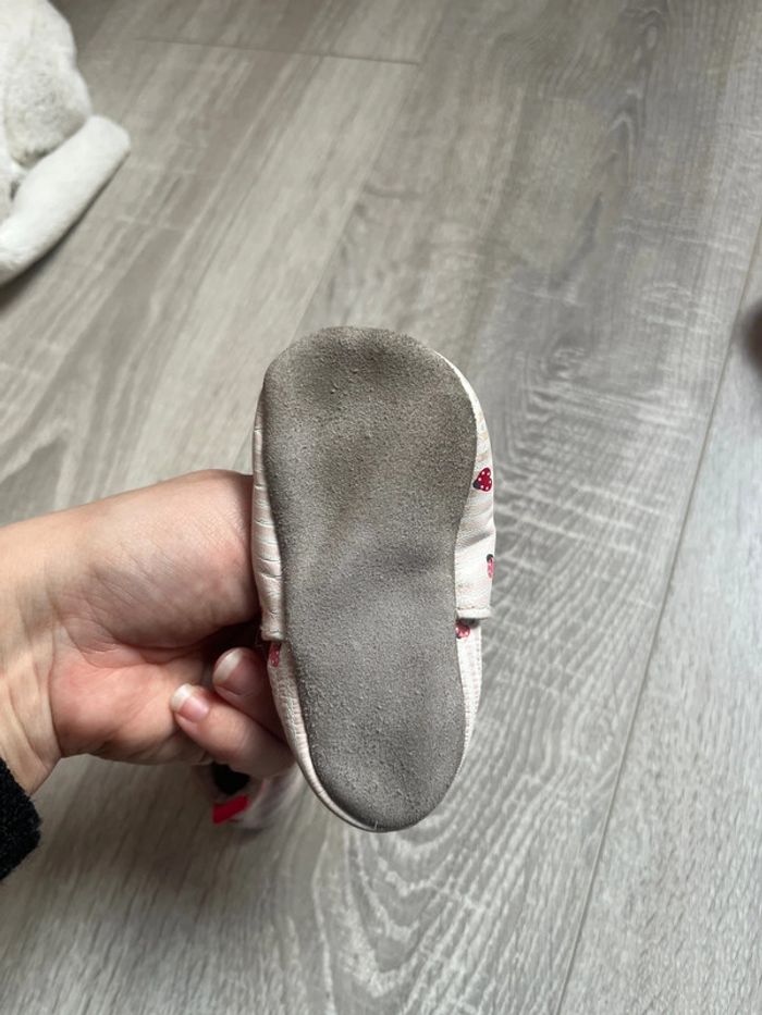 Lot 2 paires chaussons  bébé fille 6-12 mois - photo numéro 3